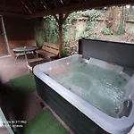 Met Sauna En Jacuzzie