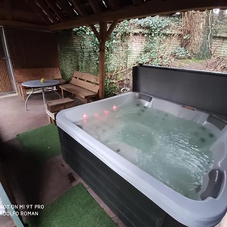 Met Sauna En Jacuzzie