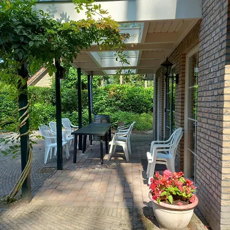 Met Sauna En Jacuzzie *
