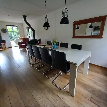 Met Sauna En Jacuzzie *