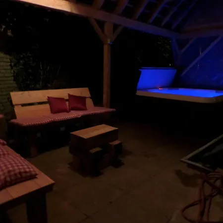 Holiday home Met Prive Jacuzzie