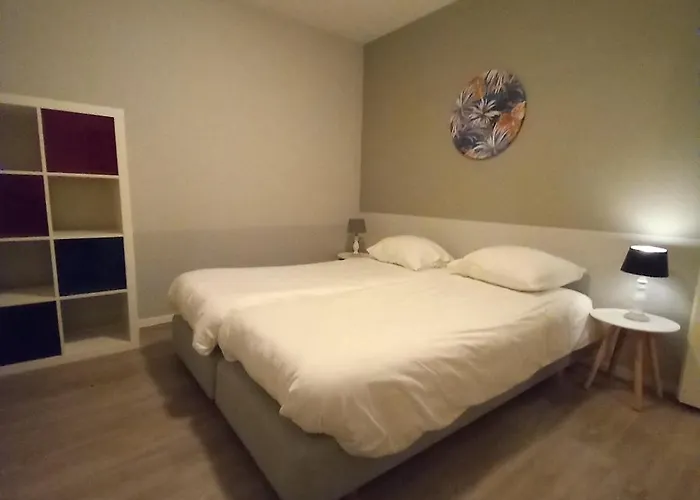 Met Sauna En Jacuzzie *