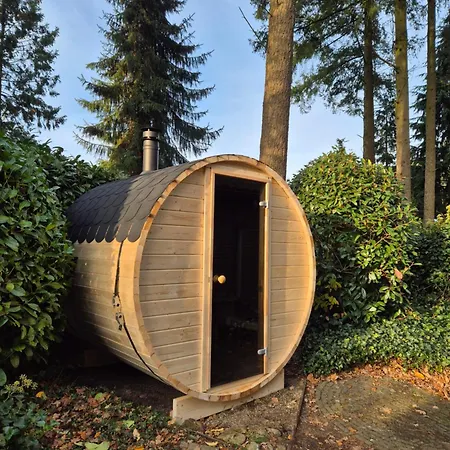 Met Sauna En Jacuzzie Σπίτι διακοπών Lunteren